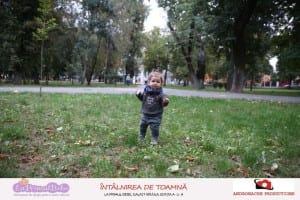 Intalnire la primul bebe - copil in parc