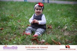 Intalnire la primul bebe - copil in parc