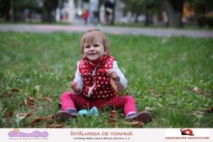Intalnire la primul bebe - copil in parc