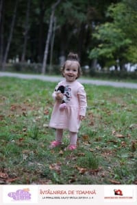 Intalnire la primul bebe - copil in parc