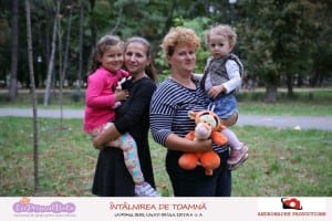 Intalnire la primul bebe - mama cu copil in brate