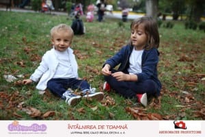 Intalnire la primul bebe - copii in parc