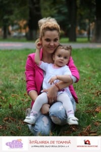 Intalnire la primul bebe - mama cu copil in brate
