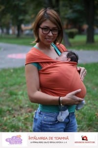Intalnire la primul bebe - mama cu copil in brate