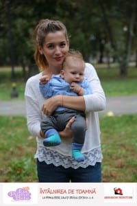 Intalnire la primul bebe - mama cu copil in brate