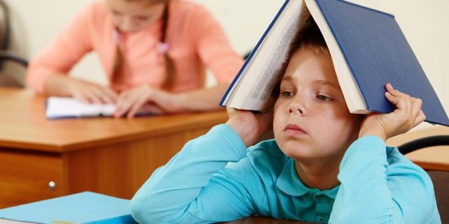 Learning-Disabilities-in-Children-An-Overview-750×325 copil cu cartea in cap avand dificultati de invatare